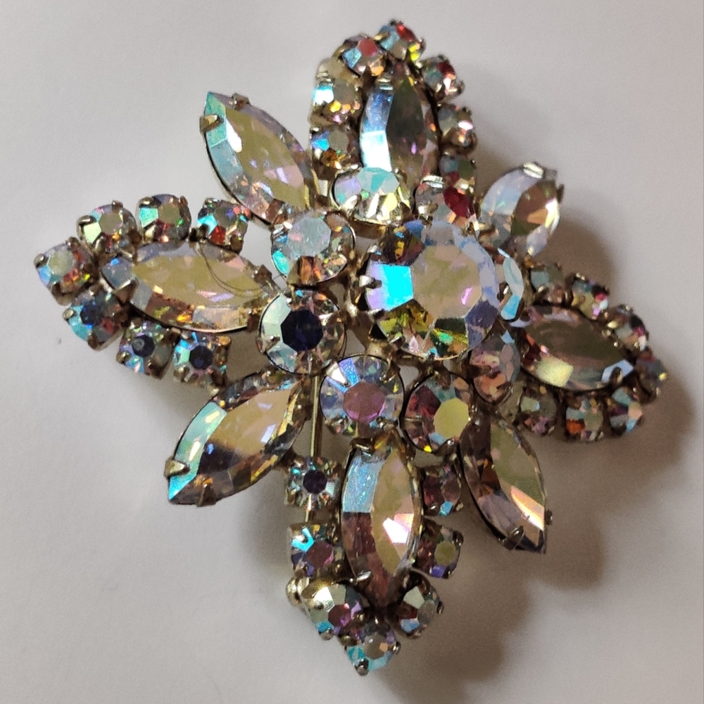 Exquisite Sherman Brooch - Picture 13 of 15